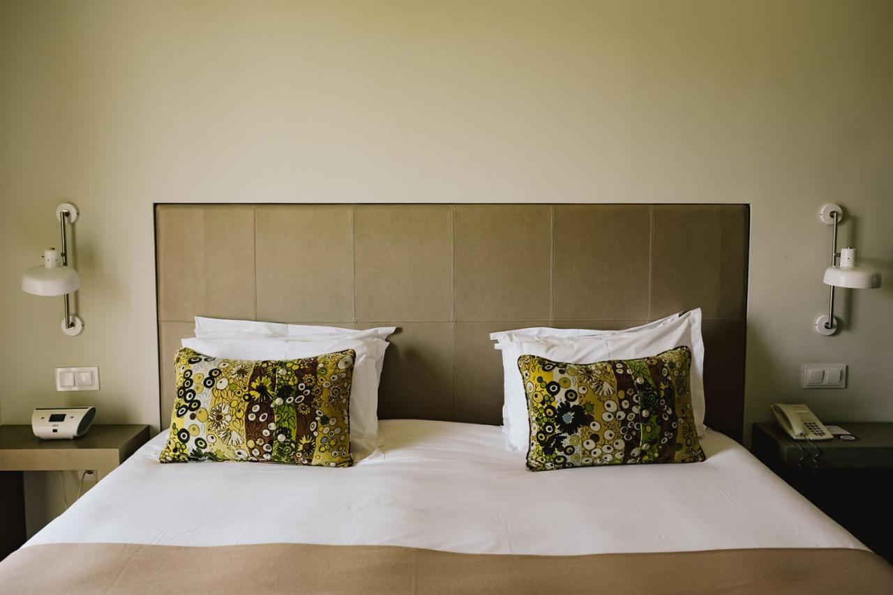 M'Ar De Ar Aqueduto Hotel Evora Exterior photo A bed with a headboard