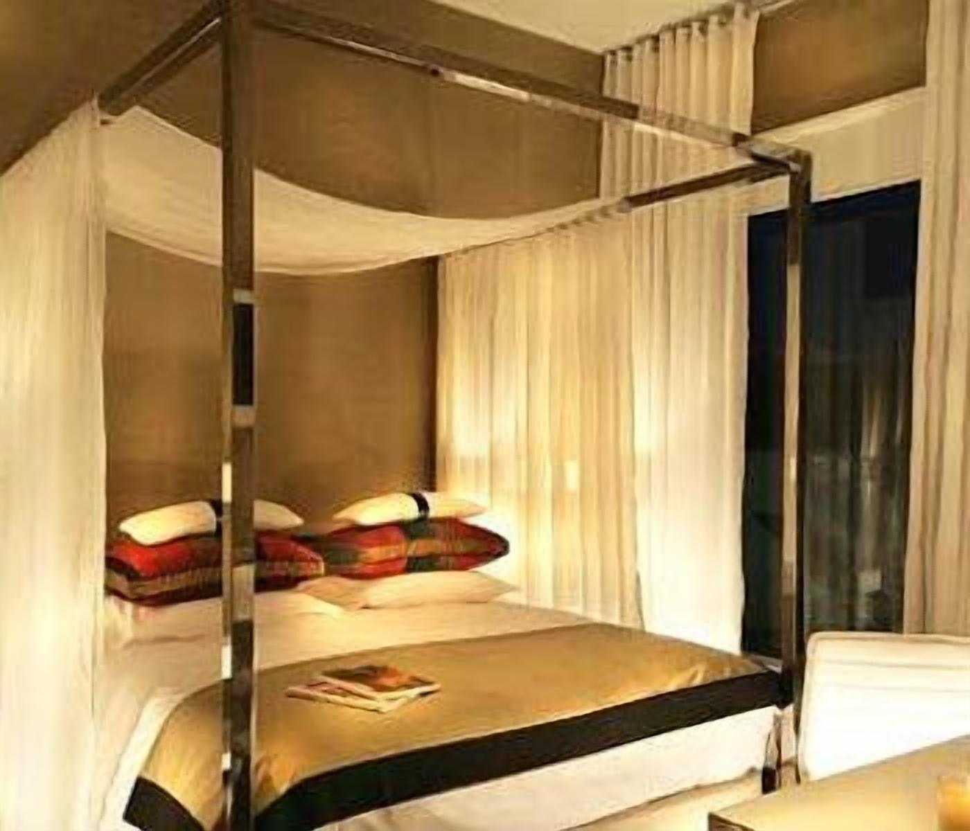 M'Ar De Ar Aqueduto Hotel Evora Exterior photo A bed with a canopy